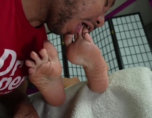 giantess_cleo_big_soles_made_for_fucking